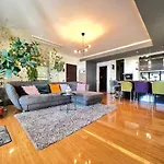 Coroni 4 Cu Terasa Si Panoramica Apartment