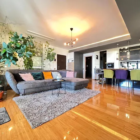 Coroni 4 Cu Terasa Si Panoramica Apartment