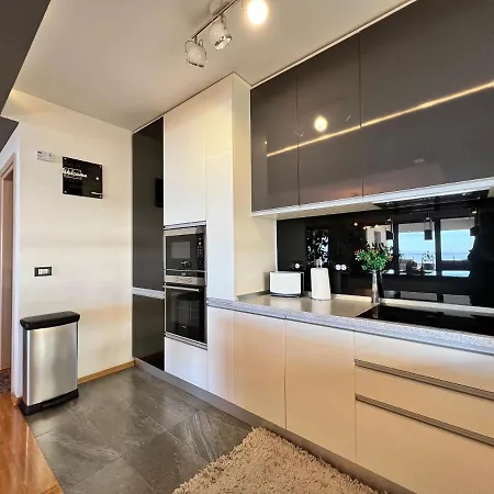 דירה Coroni 4 Cu Terasa Si Panoramica *