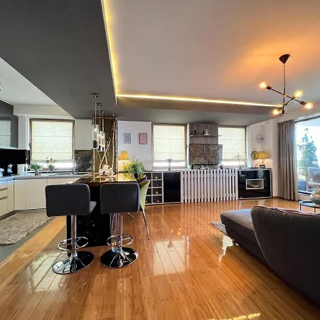 Coroni 4 Cu Terasa Si Panoramica Apartment Brasov