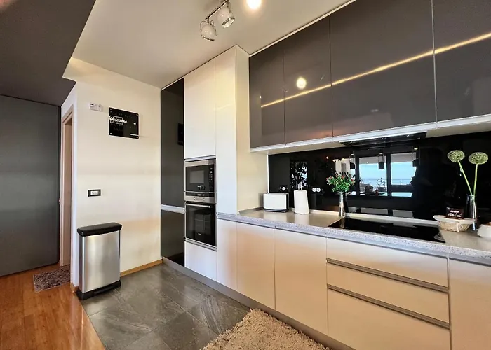 Apartment Coroni 4 Cu Terasa Si Panoramica *